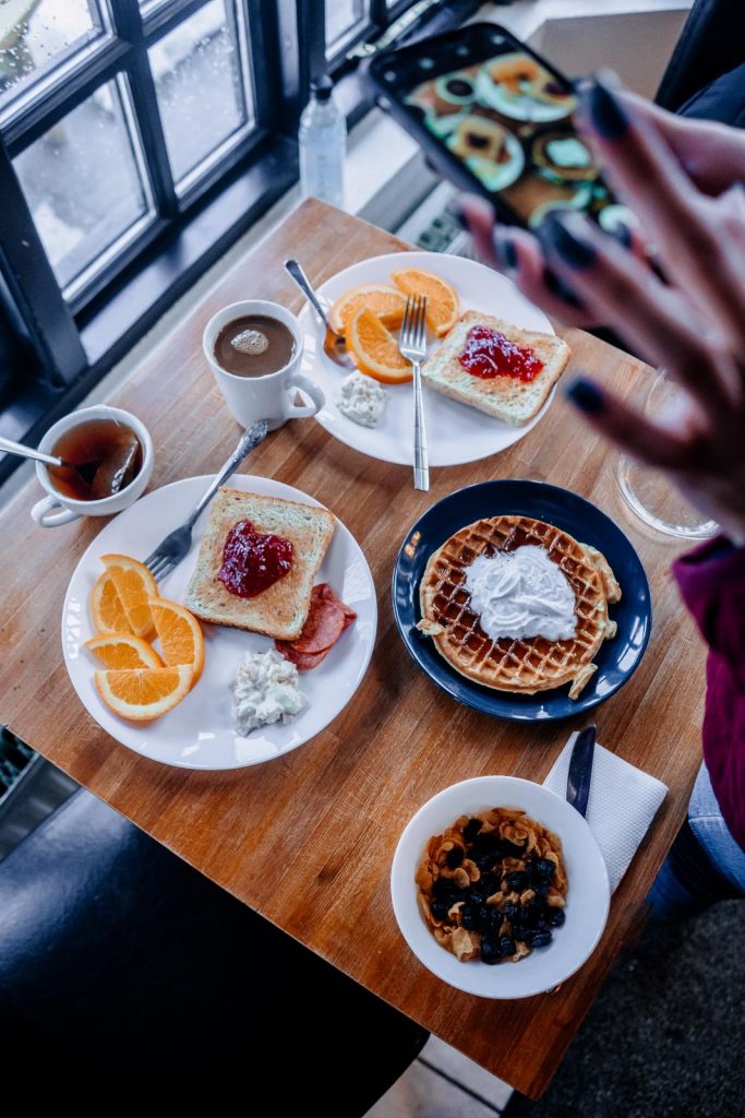 Hotel Bar & Continental Buffet Breakfast | Hotel Laxnes